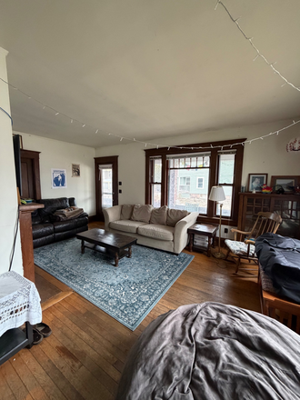 Livingroom - 4 Bedroom Downtown!