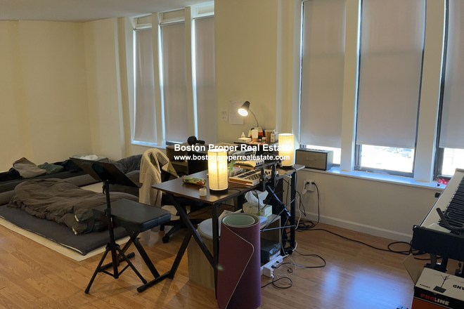 A - SPACIOUS STUDIO RIGHT BY BERKLEE, BACK BAY AND FENWAY Apartments