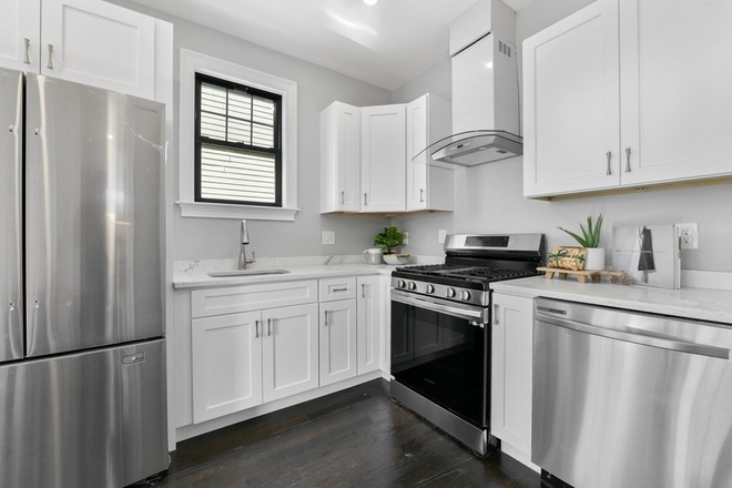 Kitchen - Affordable Apartment close to Northeastern University (Females ONLY)