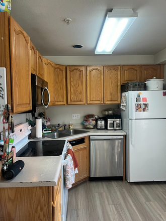 kitchen (not shown is balcony on the right) - House close to campus