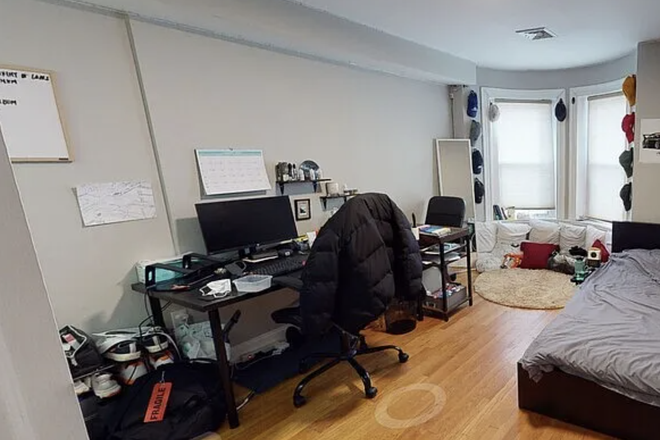 Bedroom - HUGE 5 Bed 3.5 Bath on Windsor St. | Avail 9/1/26 | In-Unit Laundry & Central Air Apartments