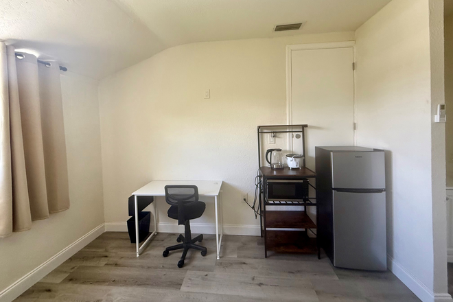 Living area - New Studio Unit Available Minutes from Campus House