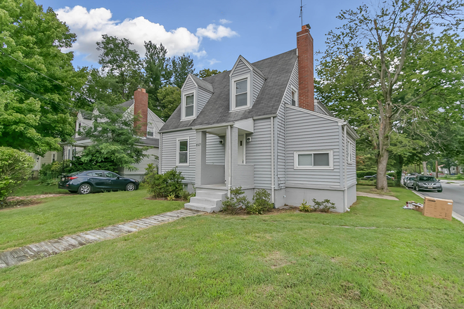 Street view - 8501 Rhode Island Ave: 6 bedroom, 3 bath house in Berwyn. Walk to campus!