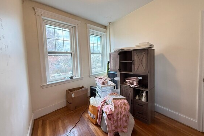 Visit hubrealtyproperties.com - Bright two bedroom, next to BC shuttle stop, good for 3 Condo