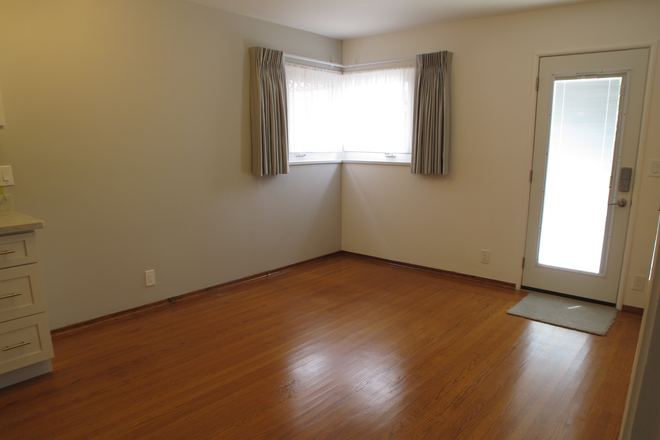 Living Room, Front Entrance - 1 Bedroom Apartment El Cerrito Hills