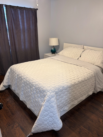 Bedroom - Female Housemate : Shared Bathroom