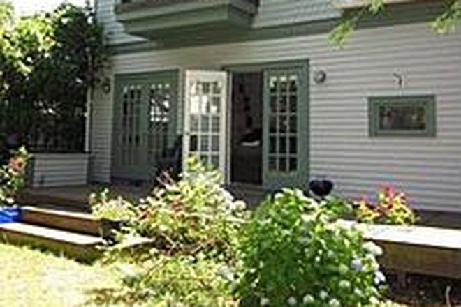 Rear view and garden - Sunny Modern Carriage House w/ Garden & 2 Home Offices in Cambridge