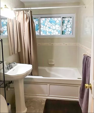 bathroom - 2026-2027 Rental  $1050/month *Room available now House
