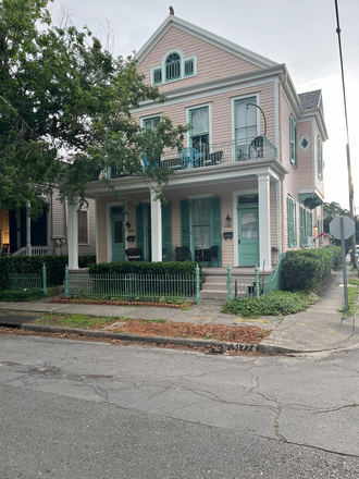 Have coffee on the porch! - SPACIOUS 1 BDR IN PRIME UPTOWN LOCATION Triplex