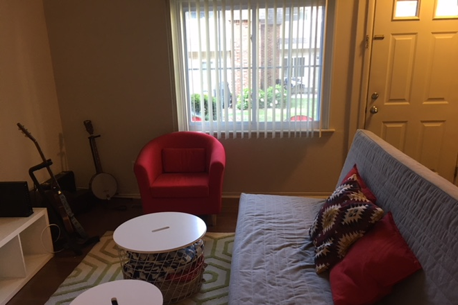Living Room - Avail 7/1 or Earlier Walk to Hosp., Kerytwn, Rvr- 2 level 1B/1Ba Condo Util Inc (525B Longshre Dr