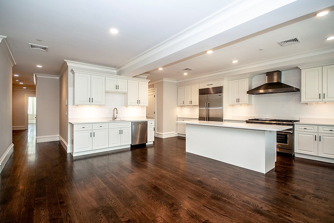 Kitchen - luxurious 4-bedroom, 4.5-bathroom in a newly renovated building Duplex