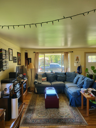 Living Room - 3 Bedroom Home close to campus