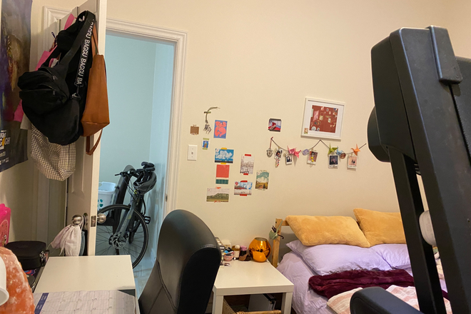 Bedroom - Central Downtown Private Bedroom in 3 Beds 1 Bath Unit