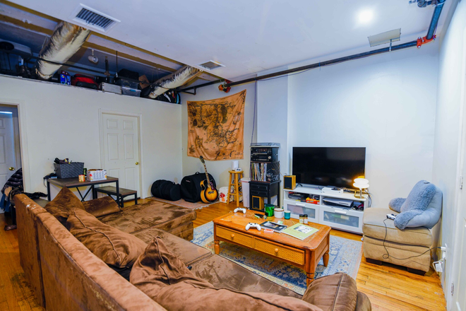 Living Room - LARGE 6-BED, 2-BATH WITH IN-UNIT LAUNDRY! 9/1/25! Apartments