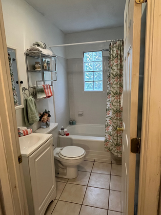 Full updated bathroom with great light - Cute 1 BED-1BA right side of Duplex - Ormewood Park-East Atlanta area Duplex