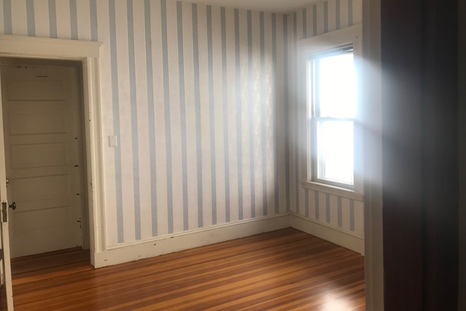Bedroom for lease, unfurnished - 1 Bedroom Available in Spacious 2-bed 1-Bath near Tuftd
