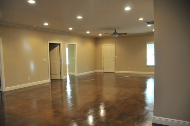 Photo - 1434 Cloverdale - 4BR/4.0BA Apartments