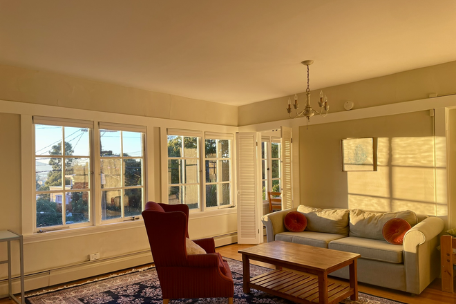 living room with bay views - 1421 Arch, furnished apartment, 4 blocks from UC, Northside