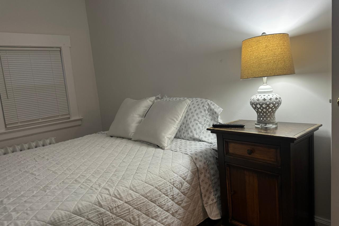 Bedroom - Furnished bedroom in Greenwich close to UCONN - Stamford Apartments