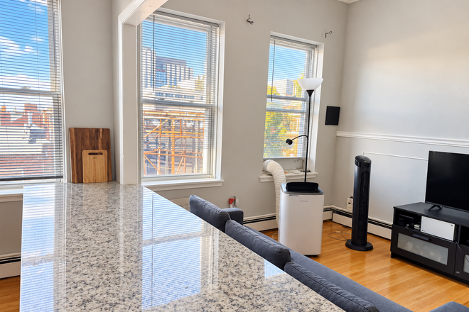 1 - Beacon Hill Close to Campus 1 bed unit walking distance to campus Apartments