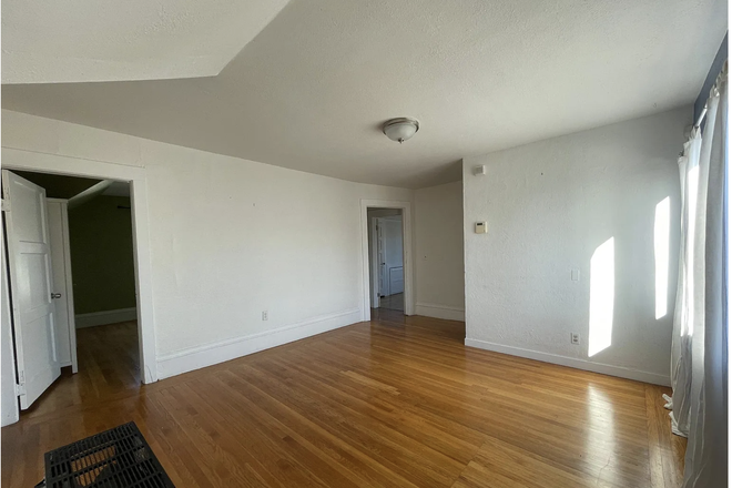 Living Room - 4 Bedroom 2 bath near Berkeley Bowl West