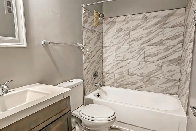 Bathroom - One Imperial Arms apartment / bedroom for rent - close to campus