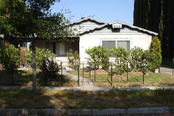 Outside of the house from street view - Clean Cozy Private Room, Ladies only House