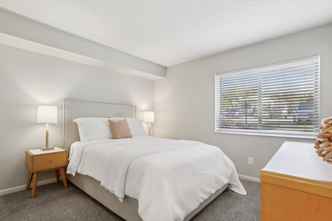 Bedroom - Pleasant View apartment in northern KY, close to downtwon and UC campus