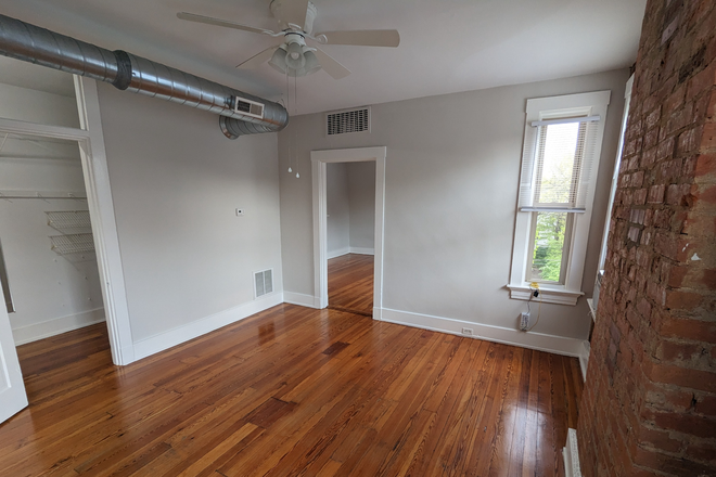 Living Room - Beautiful and Spacious Apartment, Hardwood Floors, Free Washer/Dryer