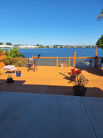 Backyard - Master Room w/ Private Bathroom for Rent International Students Welcome All Utilities Included House