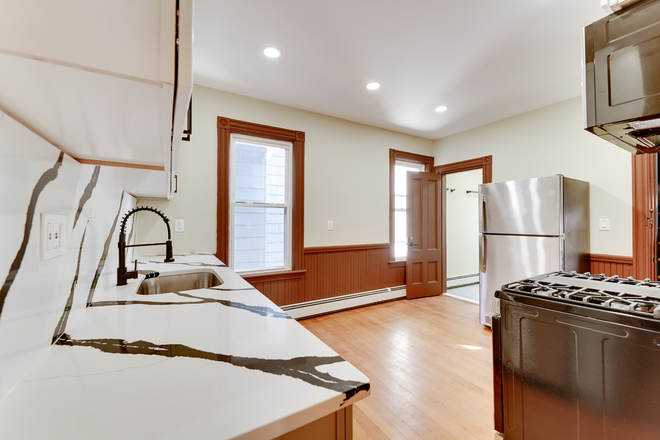 Kitchen - Brand new 3 Bed 2 bath under 5 min walking to JFK Station Apartments