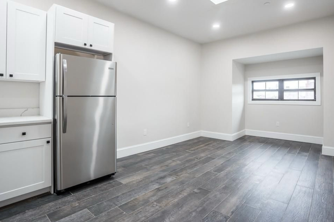 TEXT (603) 689-4301 FOR MORE INVENTORY + TO SCHEDULE A SHOWING - !! NEW !! LARGE, RECENTLY RENOVATED 3BD/1BR IN SOUTH END *9/1/26* Apartments