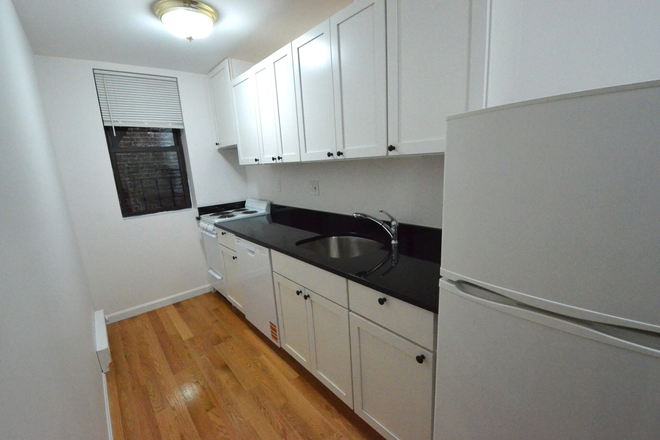 Kitchen - 2 Bedroom Apartment on Westland Ave -- Available Now!
