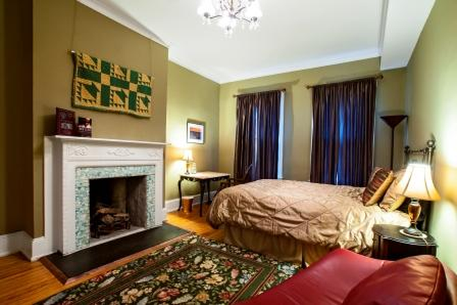 ROOM A - DUPONT: 1 BR in 4-BR house & 2-BR APT. TWO blocks to GU shuttle. WiFi, Utilities AND Cleaning INCL