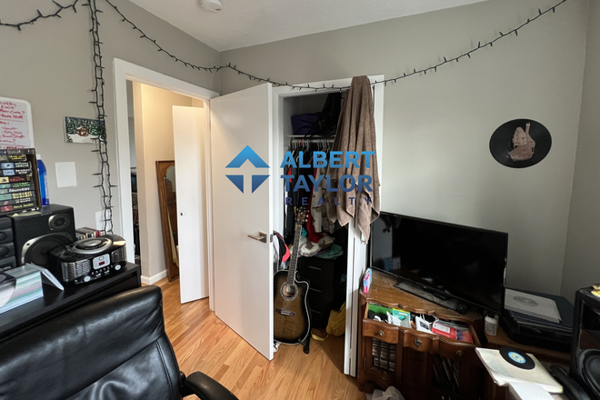 Bedroom - Renovated Top Floor 2Bed w/ HEAT & HOT WATER INCLUDED! Great Views!