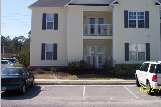 Condo - 2nd floor corner unit - Hunter's Crossing Condos (2 miles to UNCW campus)