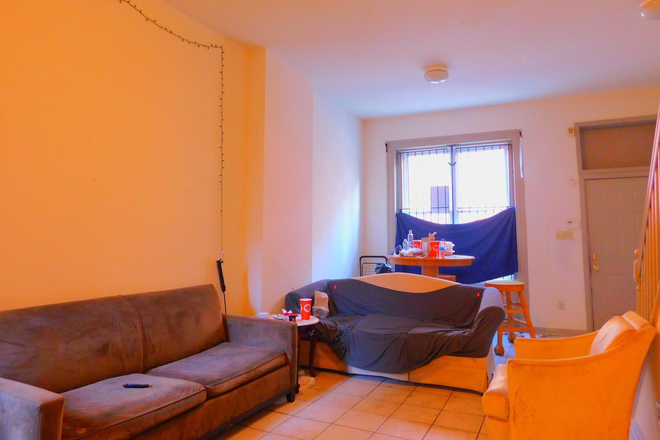 living room - 2142 N Carlisle St Townhome