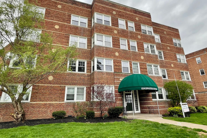 Photo - Edgewater House - Huge 2 BR unit in Lakewood with garage parking