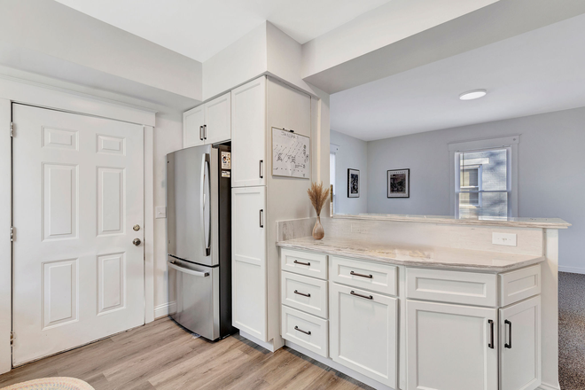 Kitchen - Sweet  Crib! Not often Available...You'll love it! House