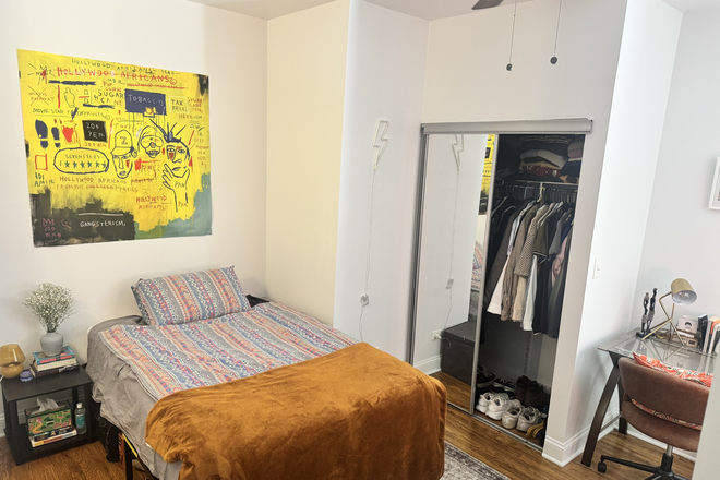 Bedroom - Summer Sublet Apartment in the Heart of Downtown Evanston!