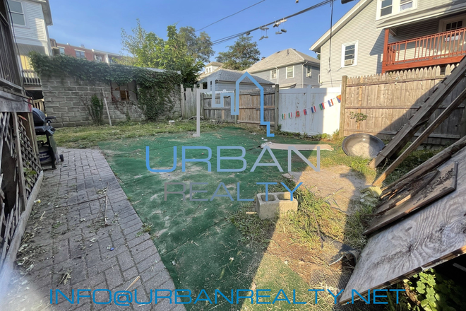 YARD - ***NOW LEASING 2026-2027**LARGE 7 BED DUPLEX ON GERALD RD, BACKYARD,DECK,BASEMENT** Duplex