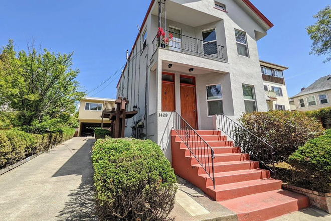 Street View - Cozy North Berkeley 1b1b, Next To Andronicos & Safeway and Close to Campus