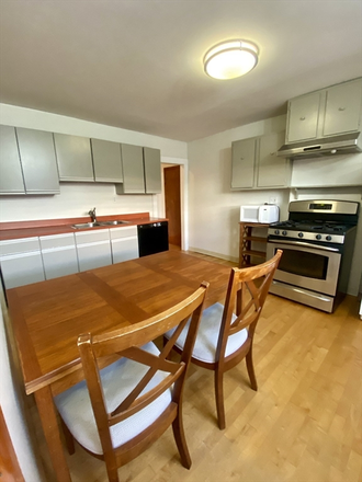 . - Spacious 2 Bed / 1 Bath w/ LAUNDRY IN UNIT!! Available NOW!!