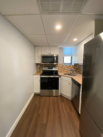 Call NOW for showings! 617-236-8600 - COMM AVE - *NO FEE* BRAEMORE SPLIT 1BR/1BA FOR 2 PPL AVAIL *9/1/2026* W/ LNDRY IN BLDNG + ROOF DECK Condo