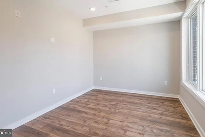 Bedroom - Off Campus 3bed/3bath Looking to Sublease Apartments