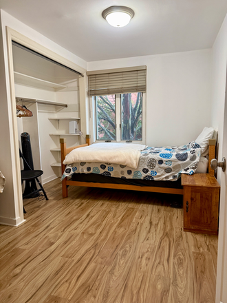 bedroom - 10 minutes walk to CMU, rooms/house available