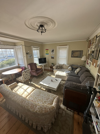 Living Room - Roomy 5 Bedroom House in Allston - Close to Harvard Ave!! | 1BR SUMMER SUBLET