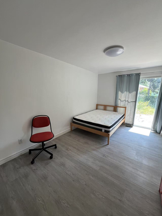 Bed room 1 - Private 4 bedrooms in a one-unit house (newly renovated) for UTSC Students