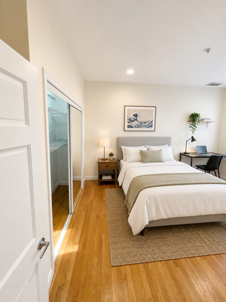 1 - Cleveland Cir 4 bed 2 bath Brookline Location 9/1 NO FEE Students Welcome Apartments