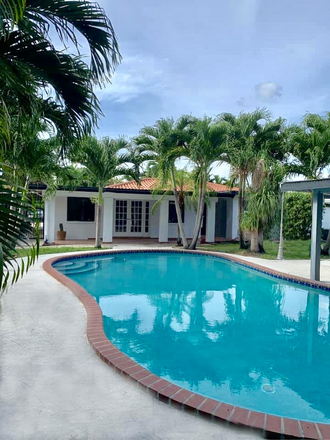 Back view - Beautiful Spacious 4 Bbr House with Pool and Large Cabanafor Rent